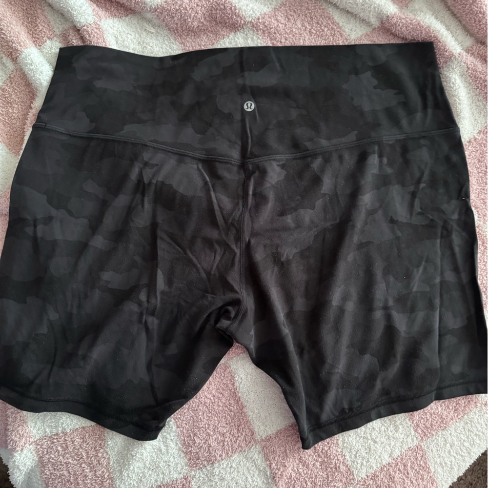 Size 20 lululemon align short 8” camo